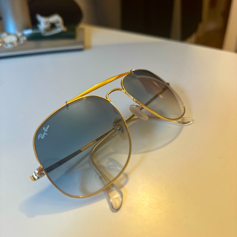 Like New Bleu Aviator Rayban sunglasses